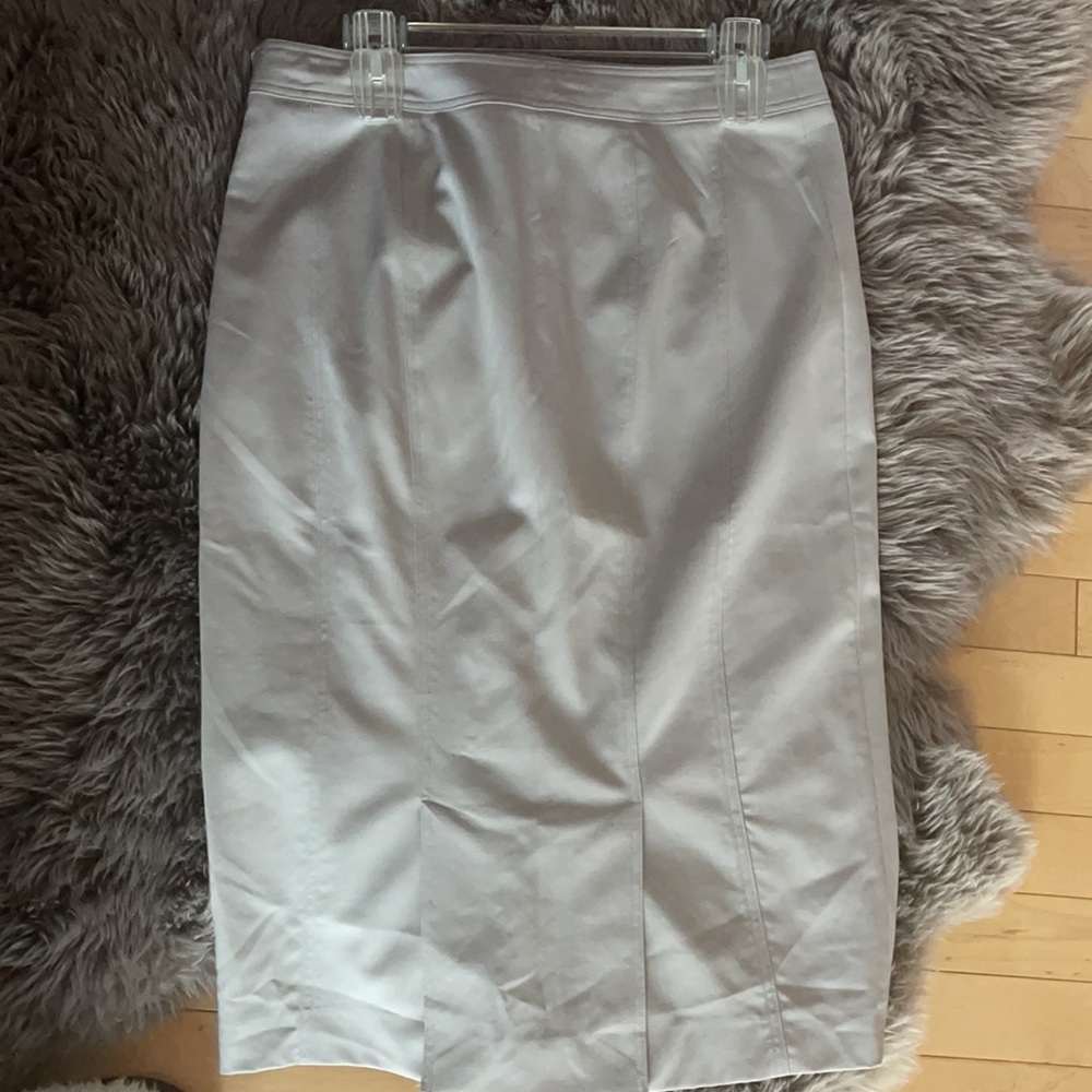 Burberry skirt - Picture 2 of 4